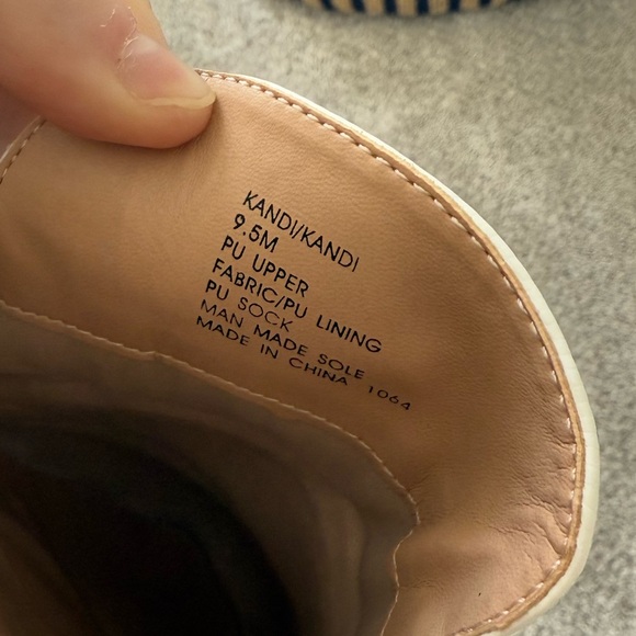 Steve Madden White Croc Slides Size 9.5M - Picture 4 of 4